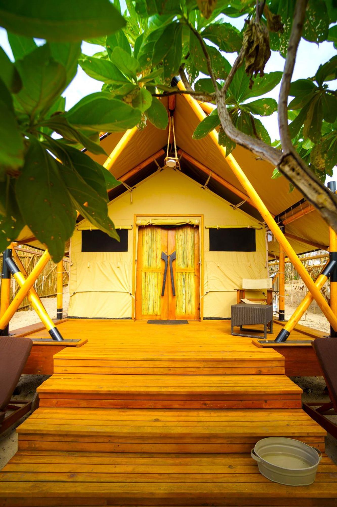 Barefoot Kuata Island Resort Exteriör bild